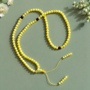 6a056ee90003089e059fc40a31cd1515000000a000004f50 Yellow and white flowered honey-colored Buddha beads. High-quality white ceramic honey-colored gemstone beads with intricate patterns. Blood-pearl interlocking beads multi-ring bracelet, suitable for both men and women to wear.